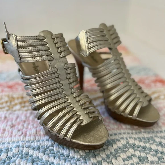 LimeLight Women’s Golden Metallic Heels size 6.5 - Picture 3 of 14